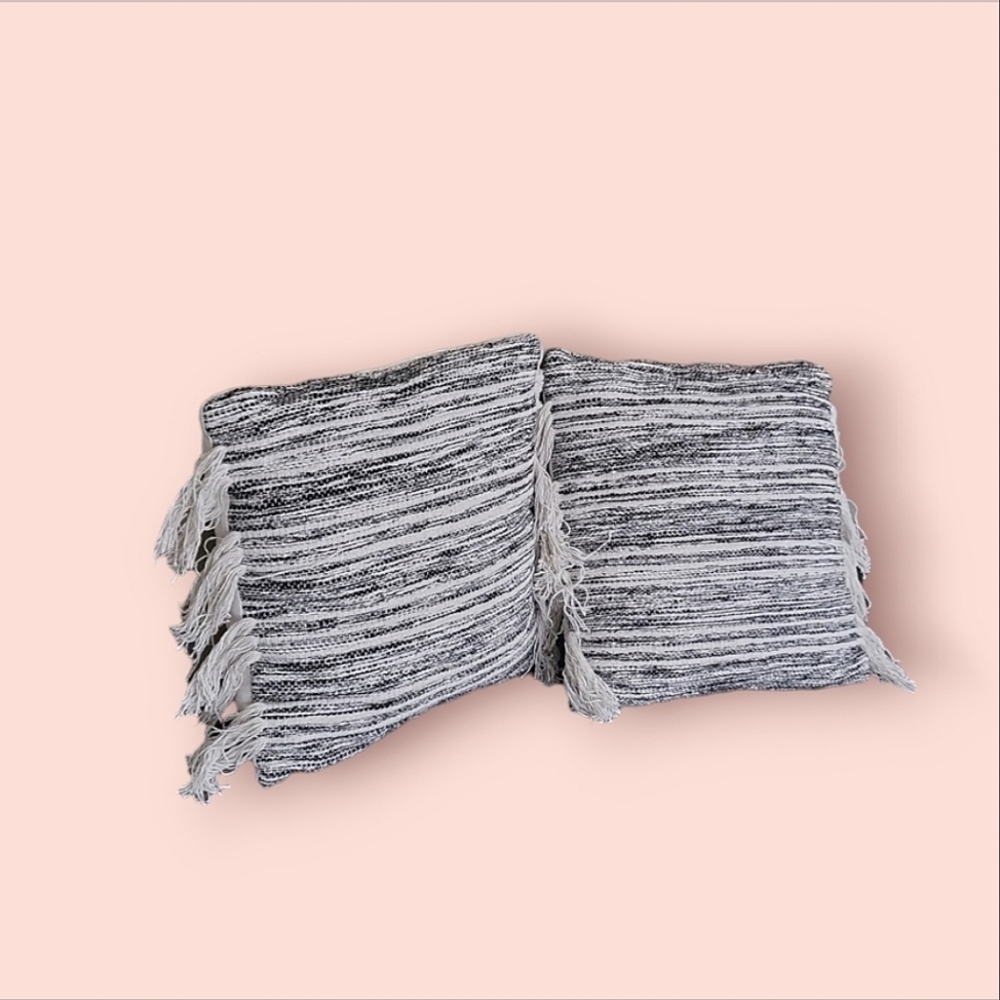 2 decorative pillows